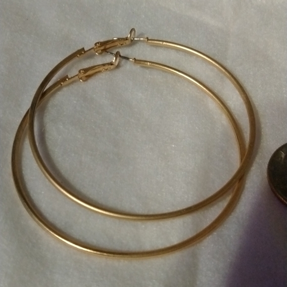 Gold tone Matte finish hoop earrings 6.5cm pierced NWT (sku170) - Picture 4 of 4